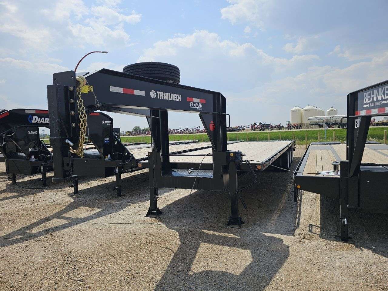 2025 Trailtech TD 8'6" x 30' GN BT Flat Deck Trailer