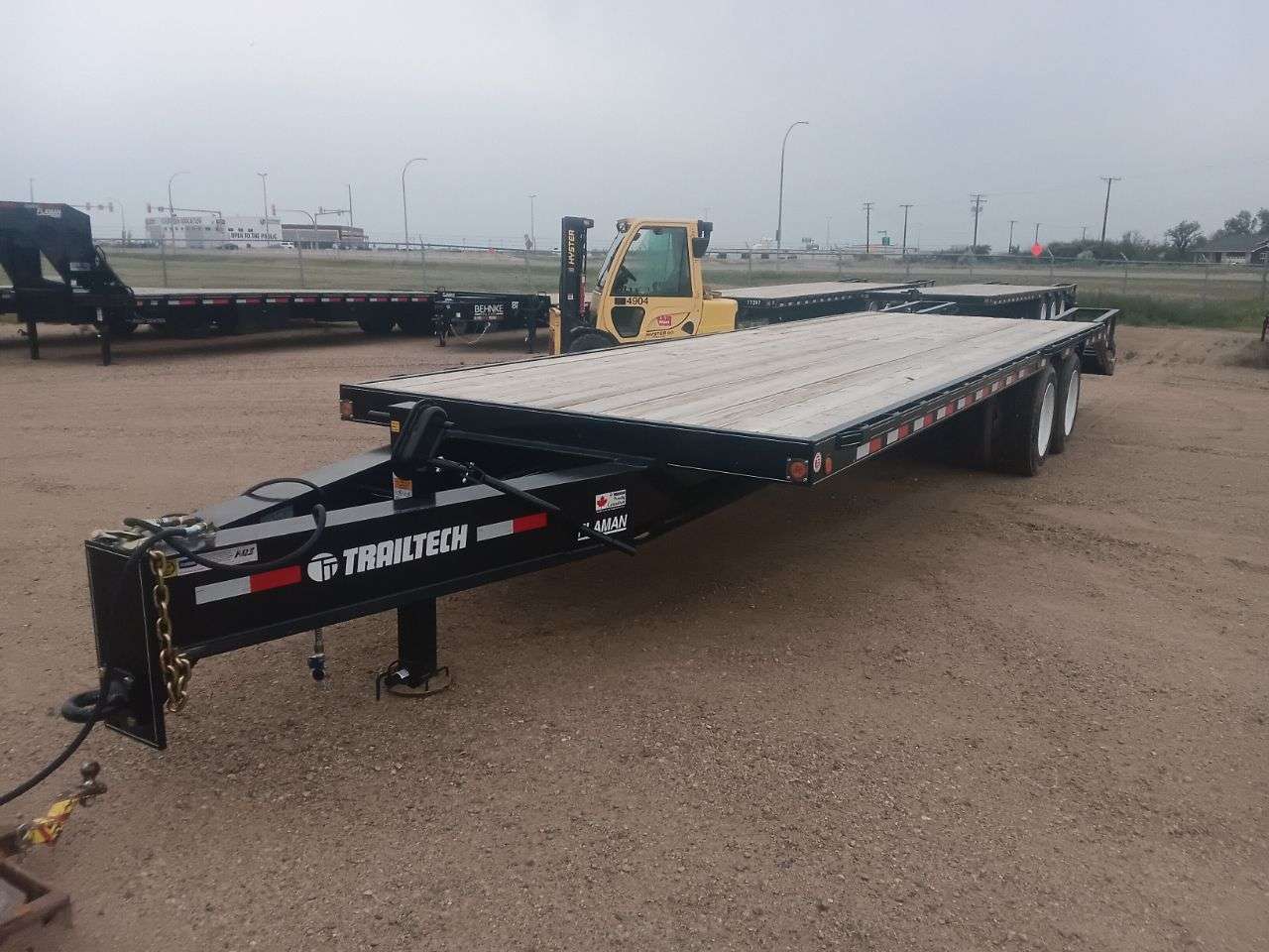 2025 Trailtech TD220 8'6" x 31' Pintle Beavertail Flat Deck