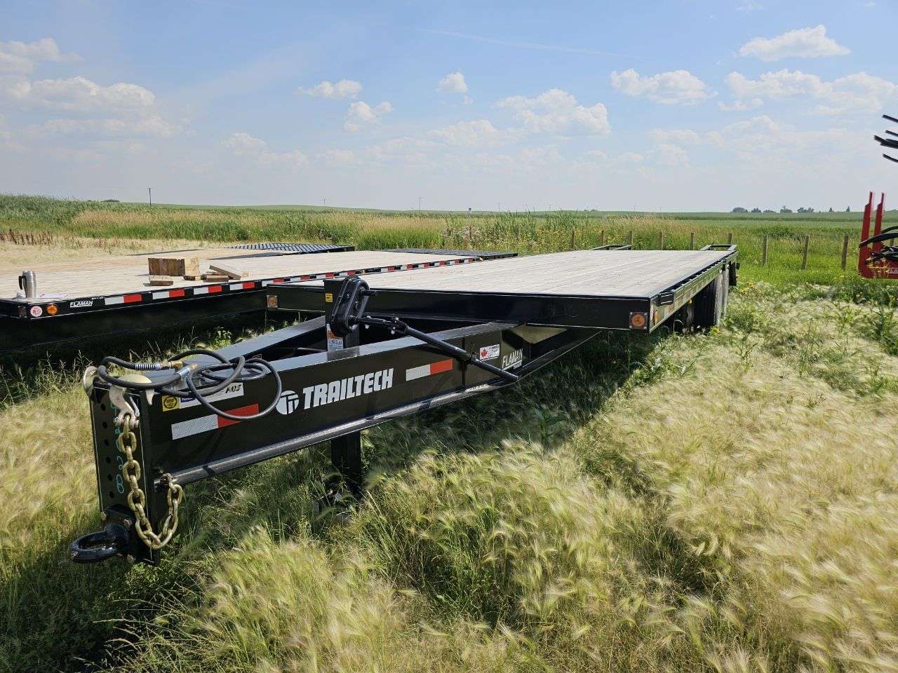 2025 Trailtech TD220 8'6" x 31' Pintle BT Flat Deck Trailer