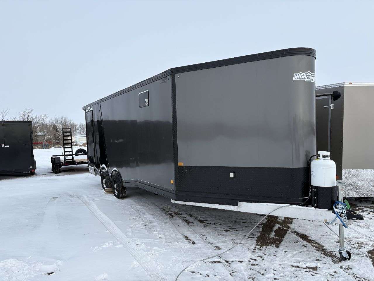 2026 ALCOM 8'6" x 22' + V-Nose Toy Hauler Trailer