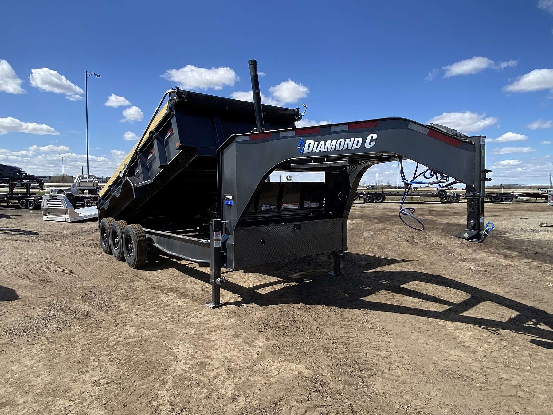 2026 Diamond C 16' Tri-axle Gooseneck Dump Trailer