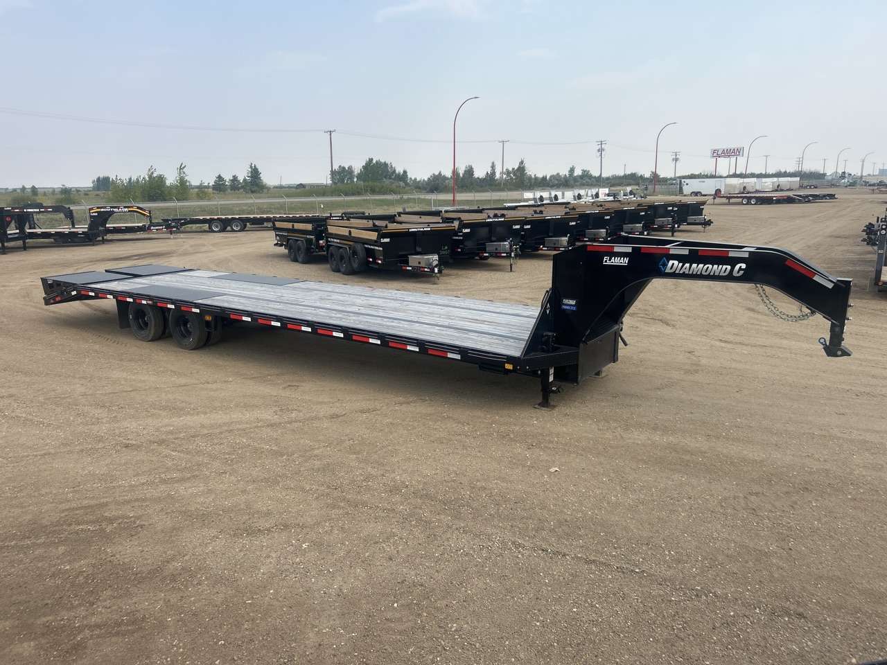 2026 Diamond C 8'6" x 35' GN Beavertail Flat Deck Trailer