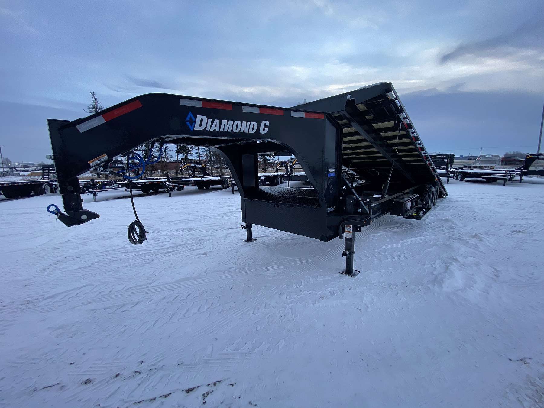 2026 Diamond C DET210- 30' Tilt Deck Gooseneck Trailer
