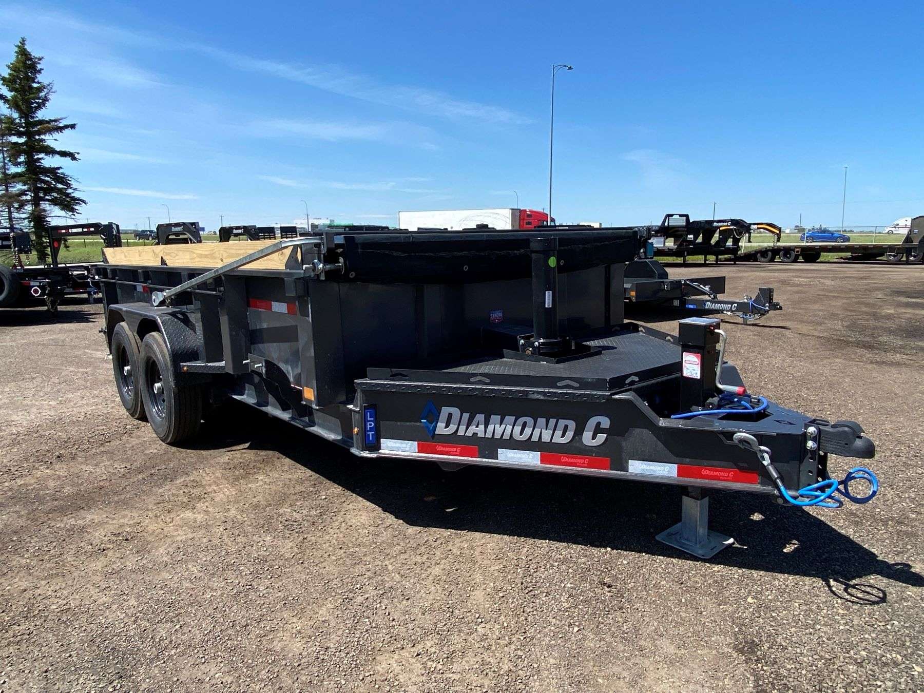 2026 Diamond C LPT207- 14' HD Dump Trailer