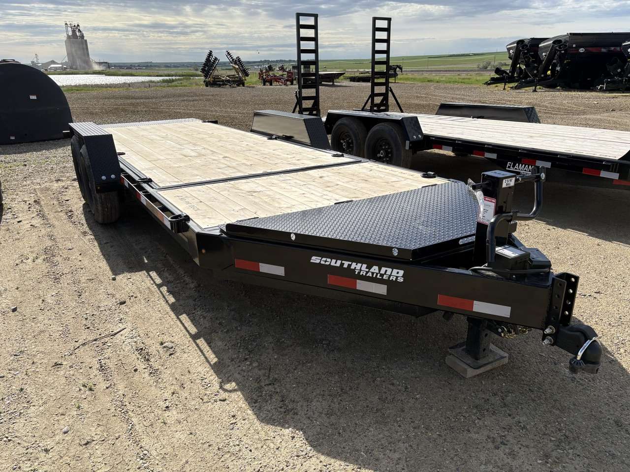 2026 Southland 20' (4'S+16'T) Partial Tilt Tandem 8K Trailer