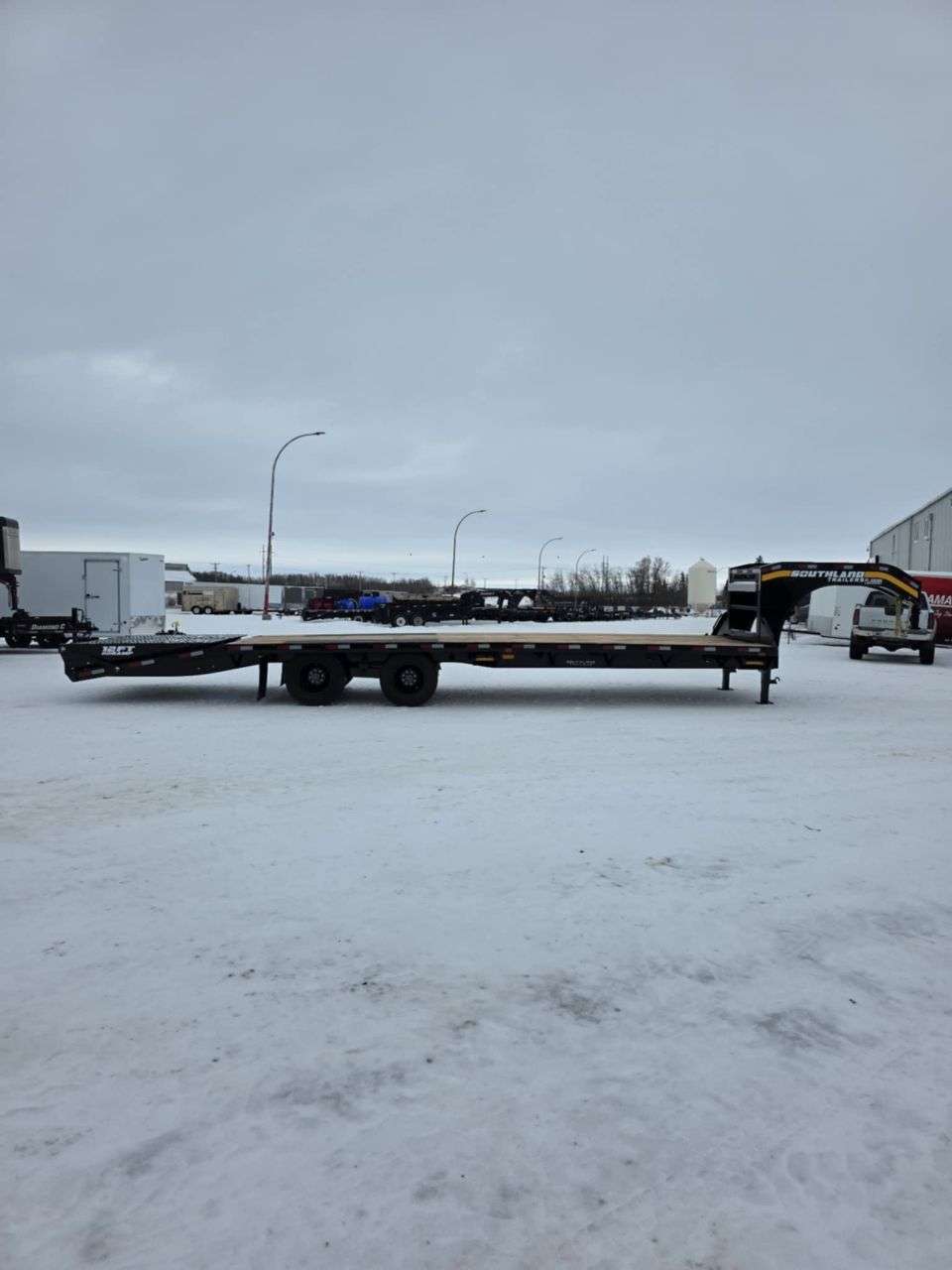 2026 Southland 8'6" x 30' GN Beavertail Flat Deck Trailer