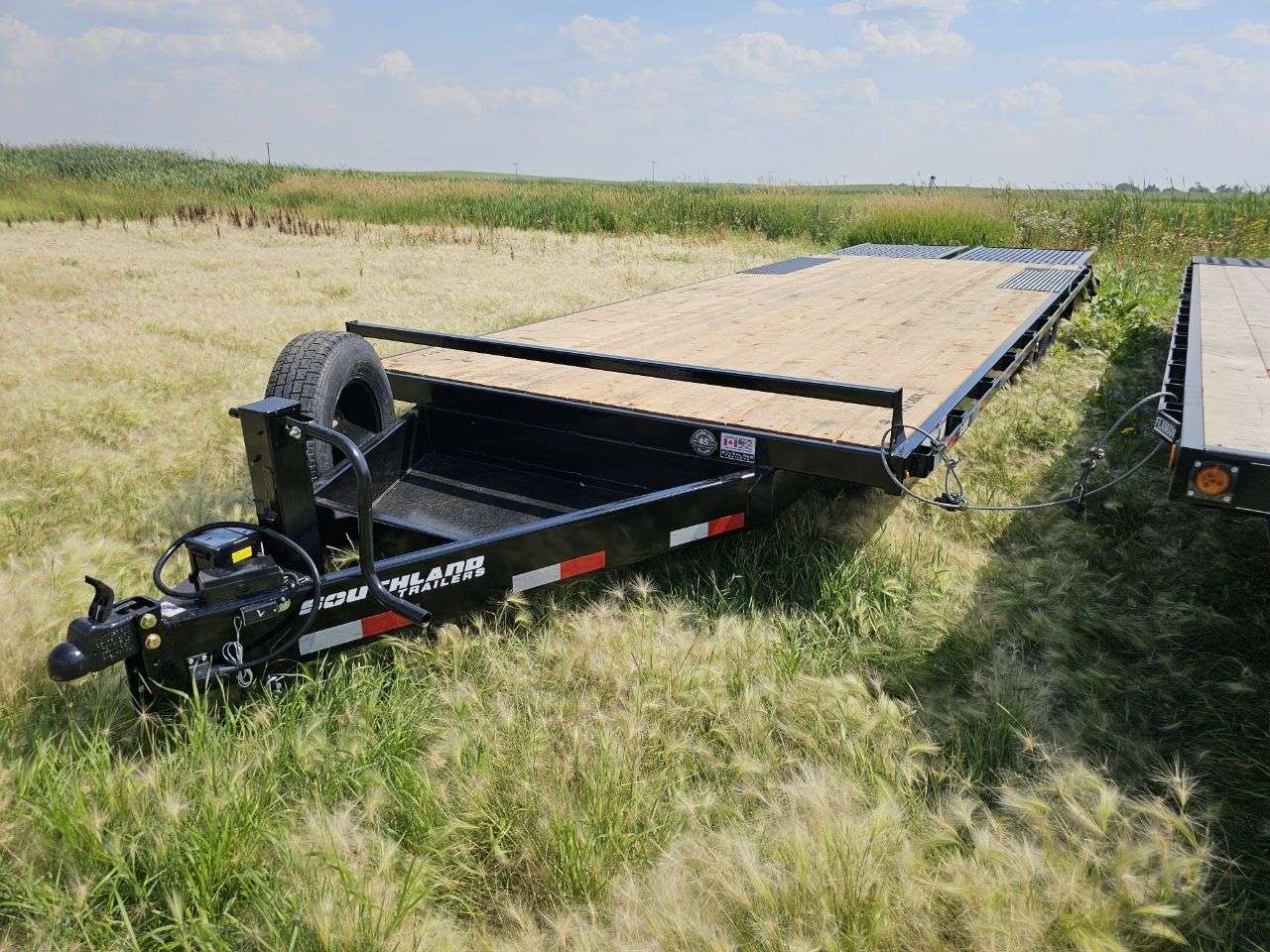 2026 Southland HBA 8'6" x 25' Beavertail Deckover Trailer