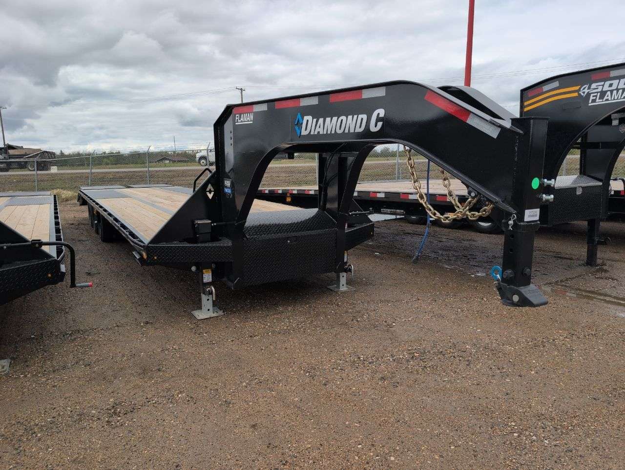 2027 Diamond C 8'6" x 35' GN Beavertail Flat Deck Trailer