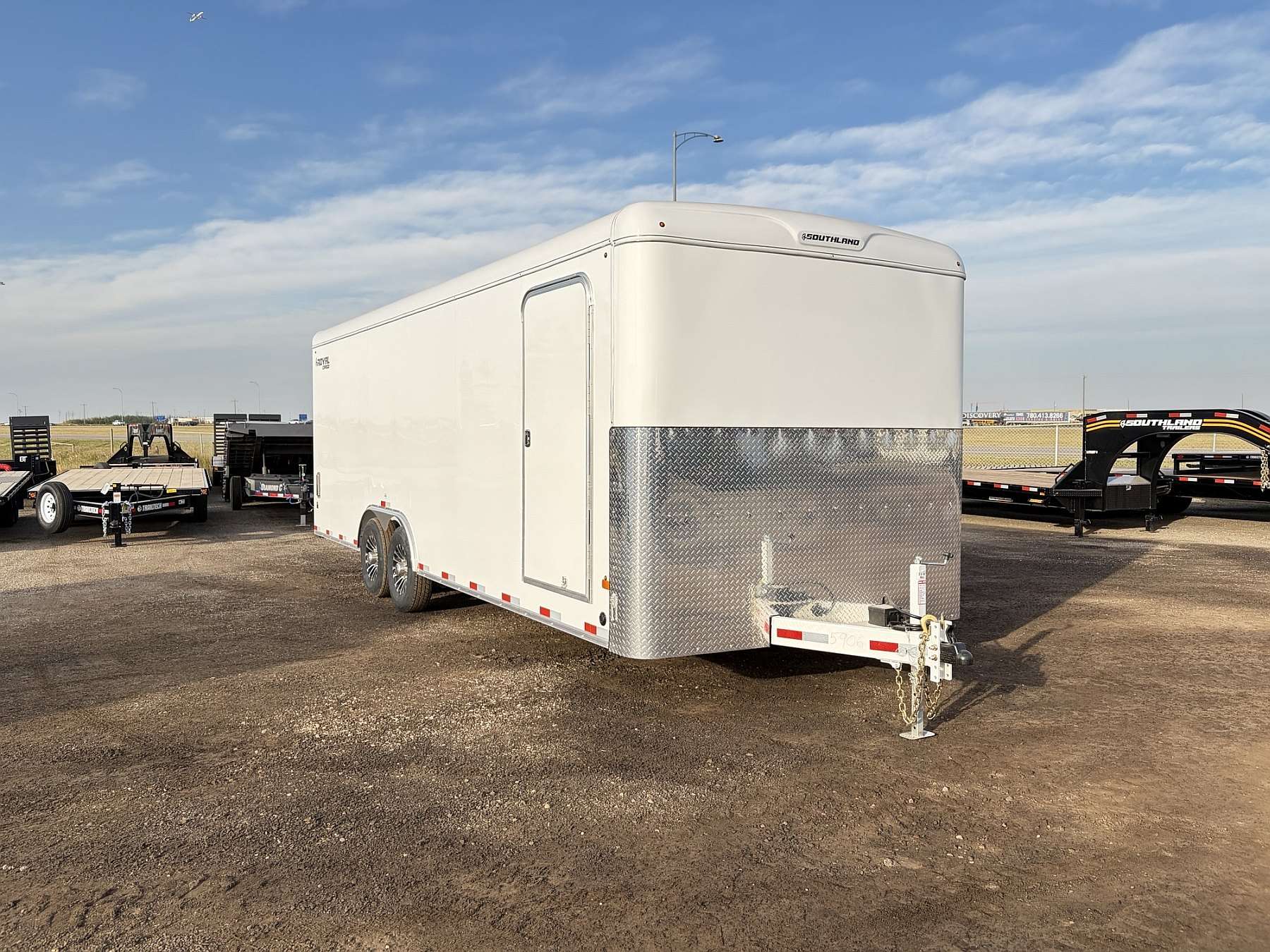 2027 Royal Original 8.5'x24' Enclosed Cargo w/ Dovetail
