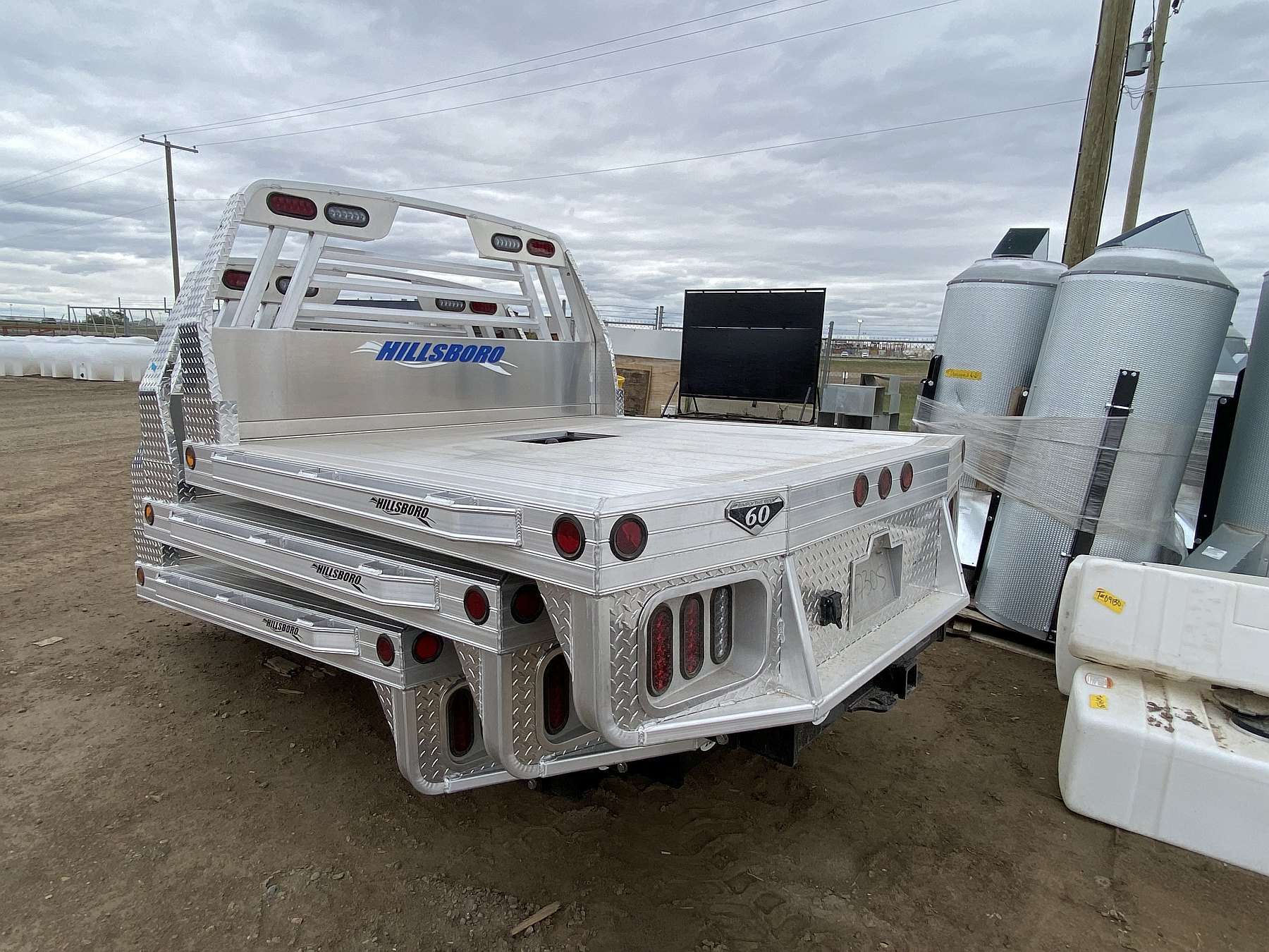 Hillsboro 2500 Series 6.75' x 7' Aluminum Truck Bed