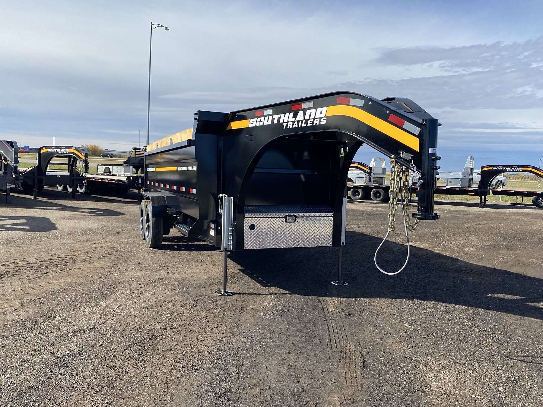 *Limited Rebate* 2026 Southland 16' Gooseneck Dump Trailer