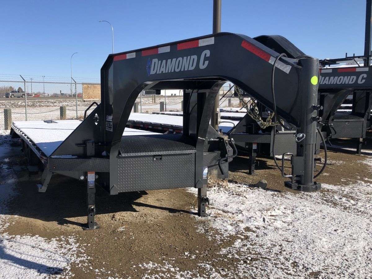 *Seasonal Clearout* 2023 Diamond C 30' Gooseneck Trailer