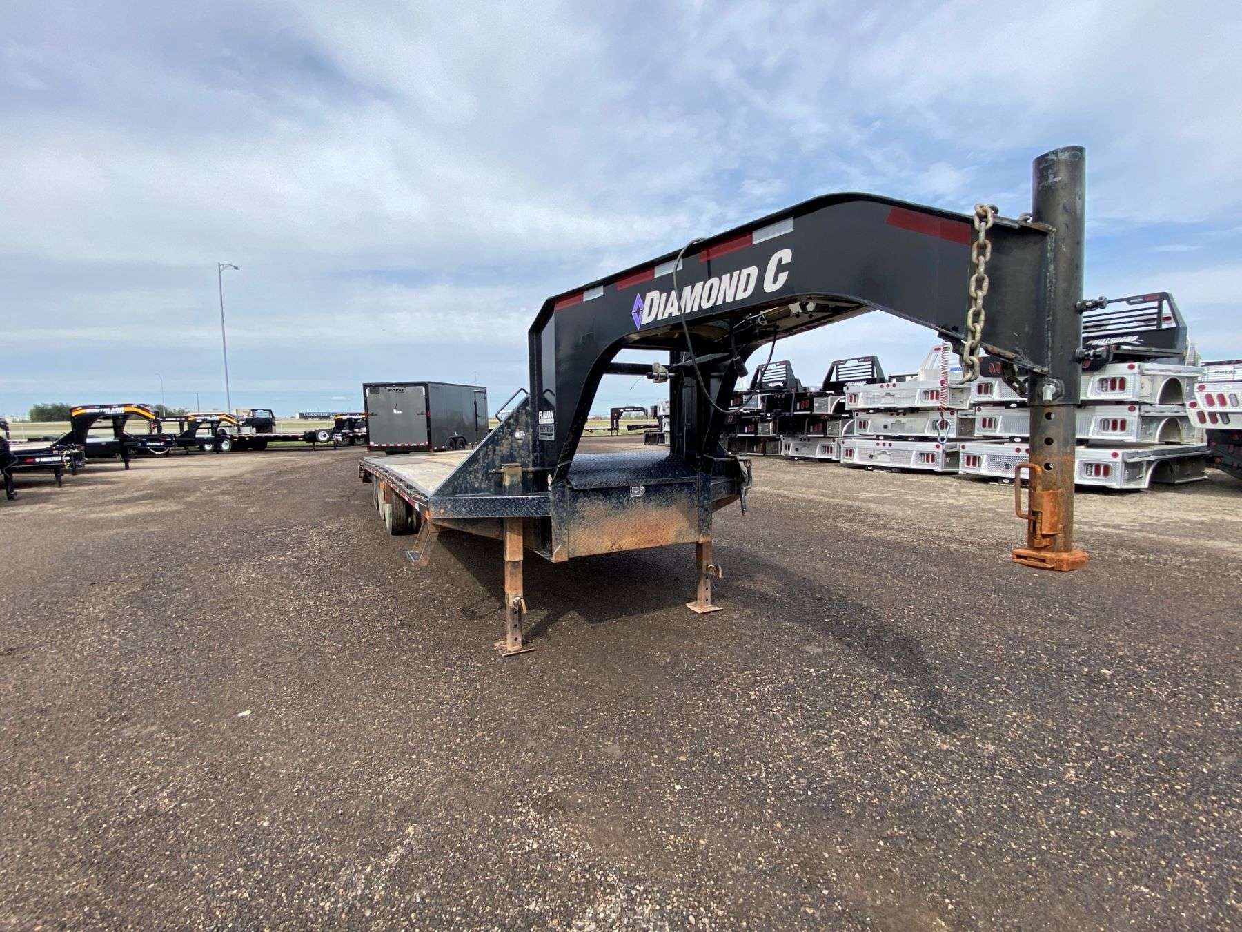 Used 2018 Diamond C FMAX310-30' Gooseneck Trailer